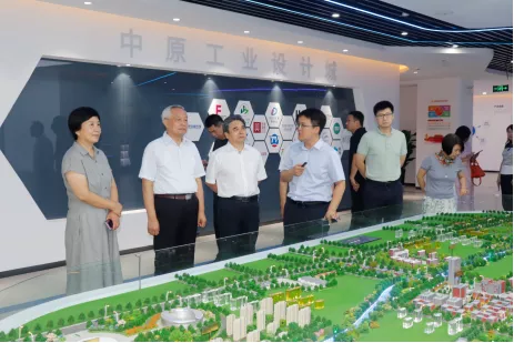 省政協常委、省政協港澳臺僑和外事委員會主任楊京偉一行蒞臨中原工業設計城參觀考察