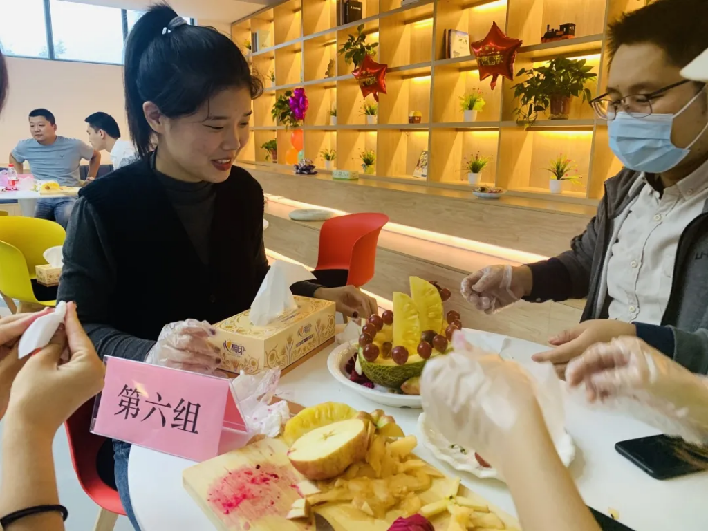 猜燈謎、拼果盤，中原工業設計城的這場迎國慶中秋雙節活動氛圍濃