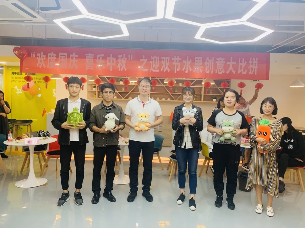 猜燈謎、拼果盤，中原工業設計城的這場迎國慶中秋雙節活動氛圍濃