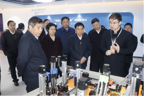 駐鶴壁市全國、省人大代表蒞臨中原工業(yè)設(shè)計(jì)城視察