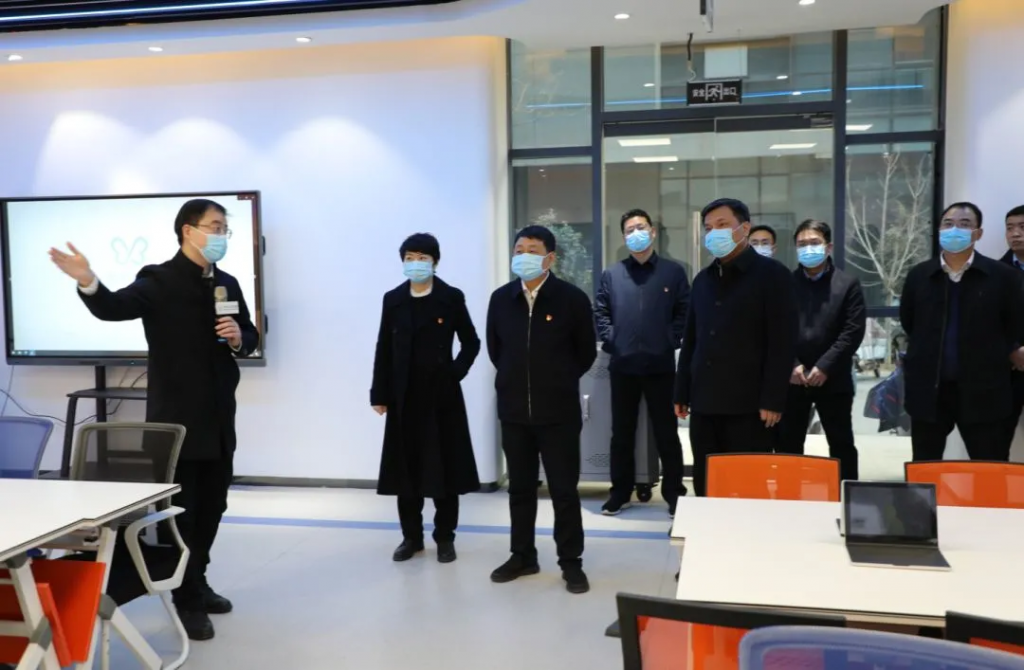 孟州市委書記盧和平一行蒞臨中原工業(yè)設計城調研