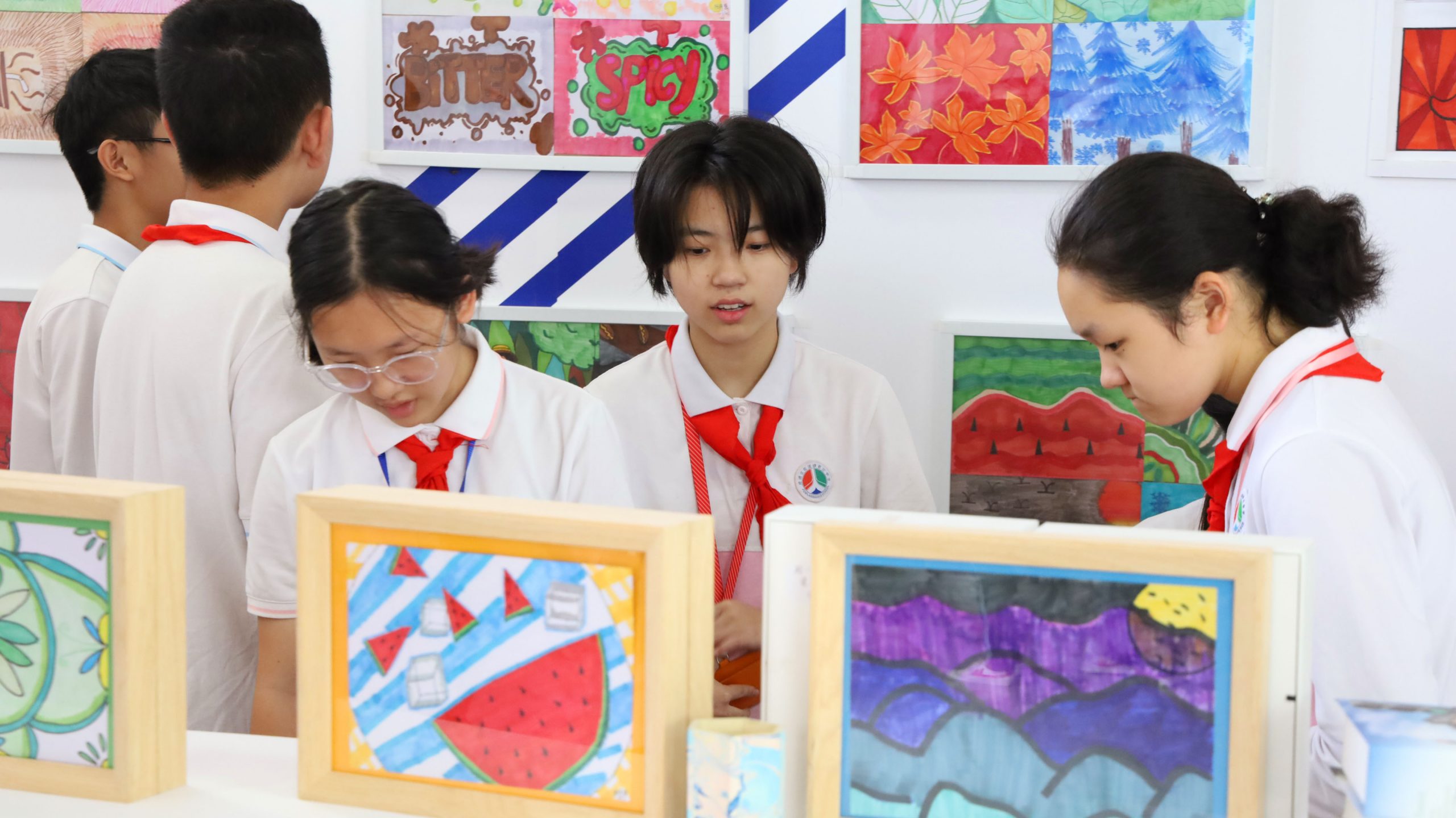 展示設(shè)計研學(xué)成果！創(chuàng)新設(shè)計作品企劃展在君蘭中學(xué)掀起熱潮