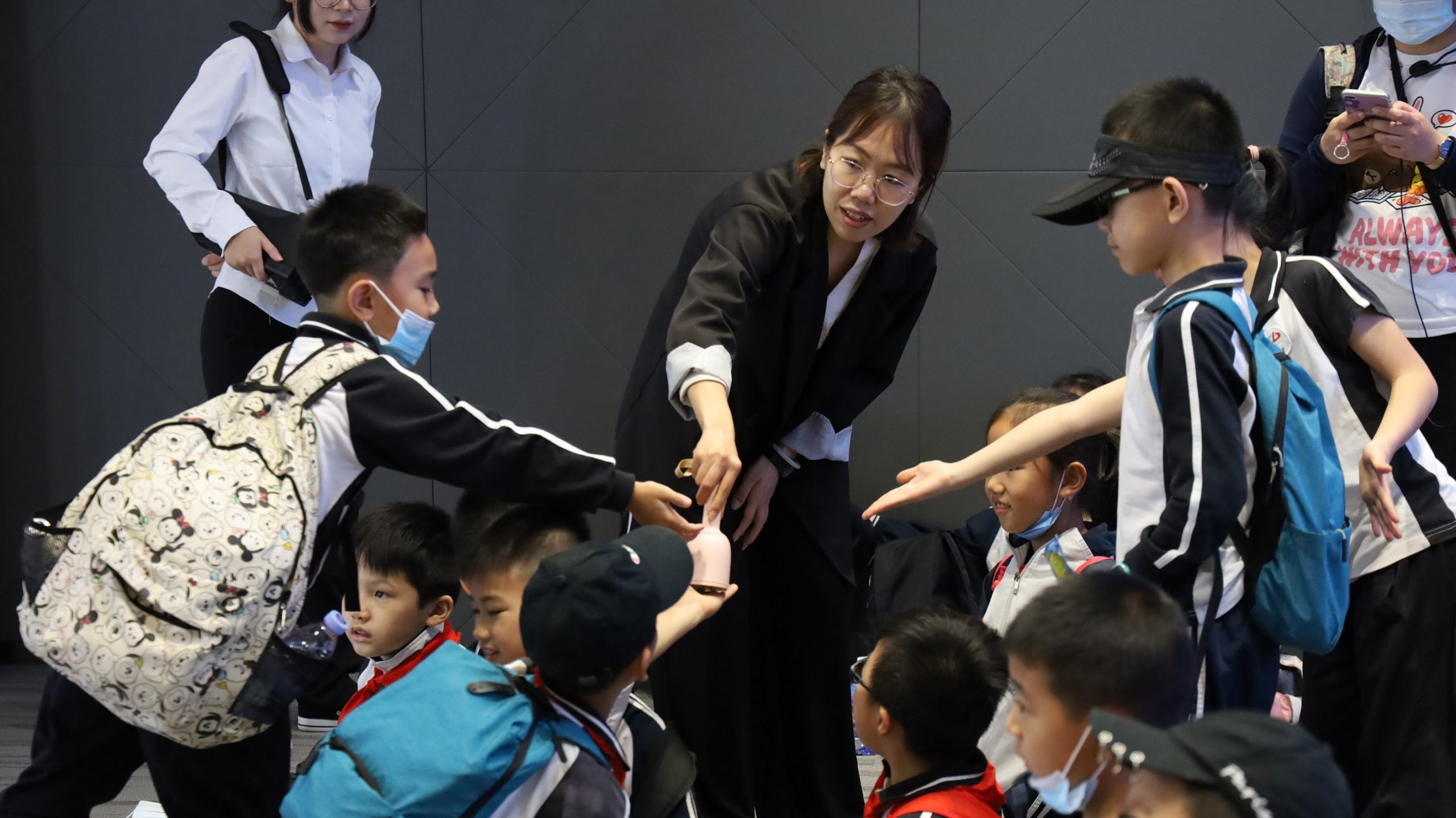 00名小學生“沸騰”了，在我城來一場創意紛呈的工業研學之旅"