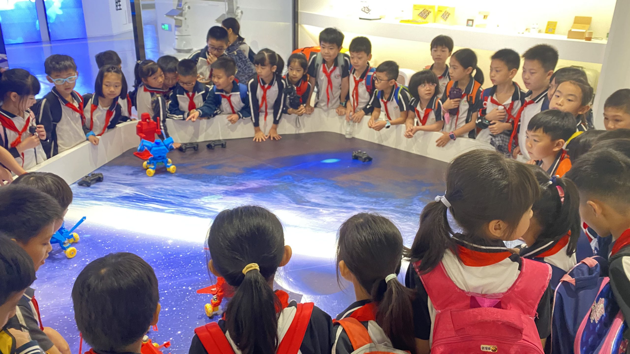 00名小學生“沸騰”了，在我城來一場創意紛呈的工業研學之旅"