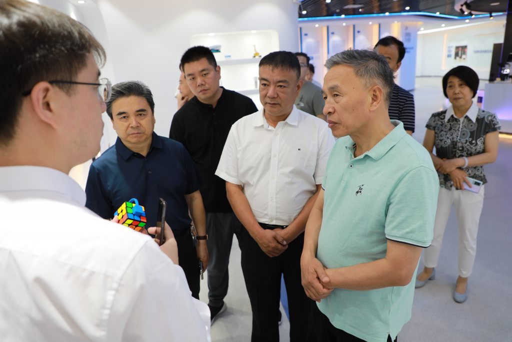 鶴壁市政協(xié)考察團(tuán)一行蒞臨中原工業(yè)設(shè)計(jì)城參觀調(diào)研