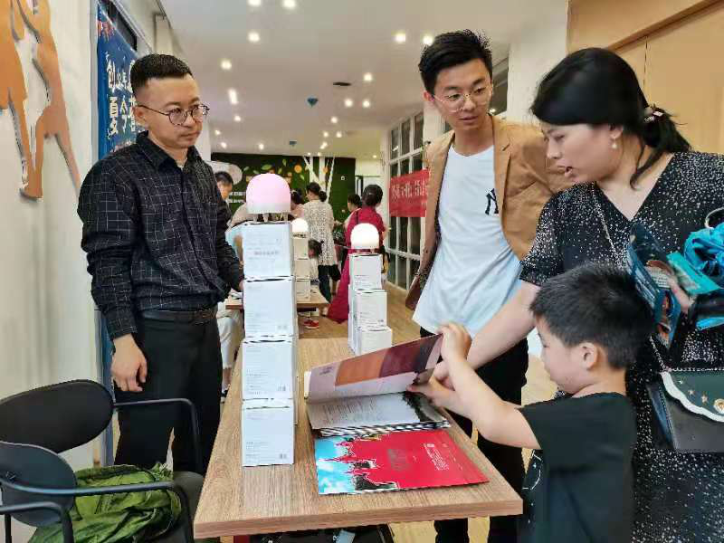 開心得冒泡！這場(chǎng)活動(dòng)帶孩子們走進(jìn)想象力的“快樂星球”