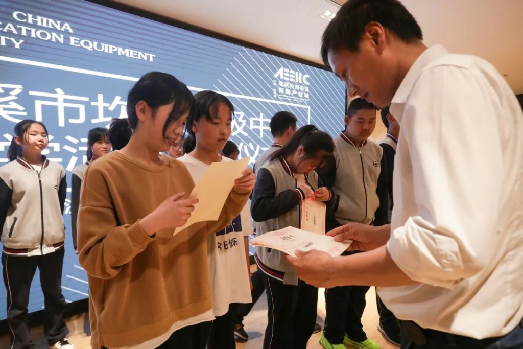 坎墩中學：科技擁抱自然，自然創(chuàng)造文化