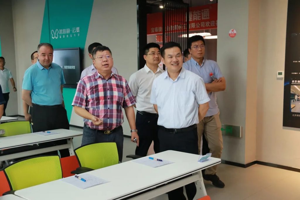 中組部、團中央赴贛博士服務團調研中部教裝城