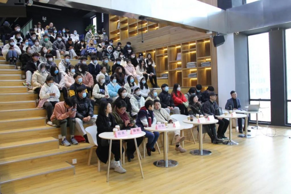 喝彩和掌聲不斷！這場演講為何引發未來青年設計師們紛紛點贊？