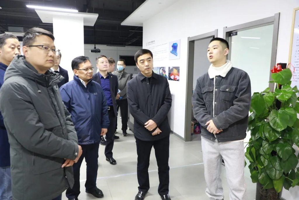 山陽區(qū)委常委、組織部長柴英杰到訪中原工業(yè)設計城參觀指導
