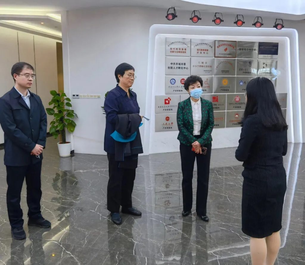 示范區(qū)（高新區(qū)）管委會主任宮衛(wèi)紅率隊前往粵港澳大灣區(qū)教育技術與裝備協(xié)同創(chuàng)新中心進行參觀考察