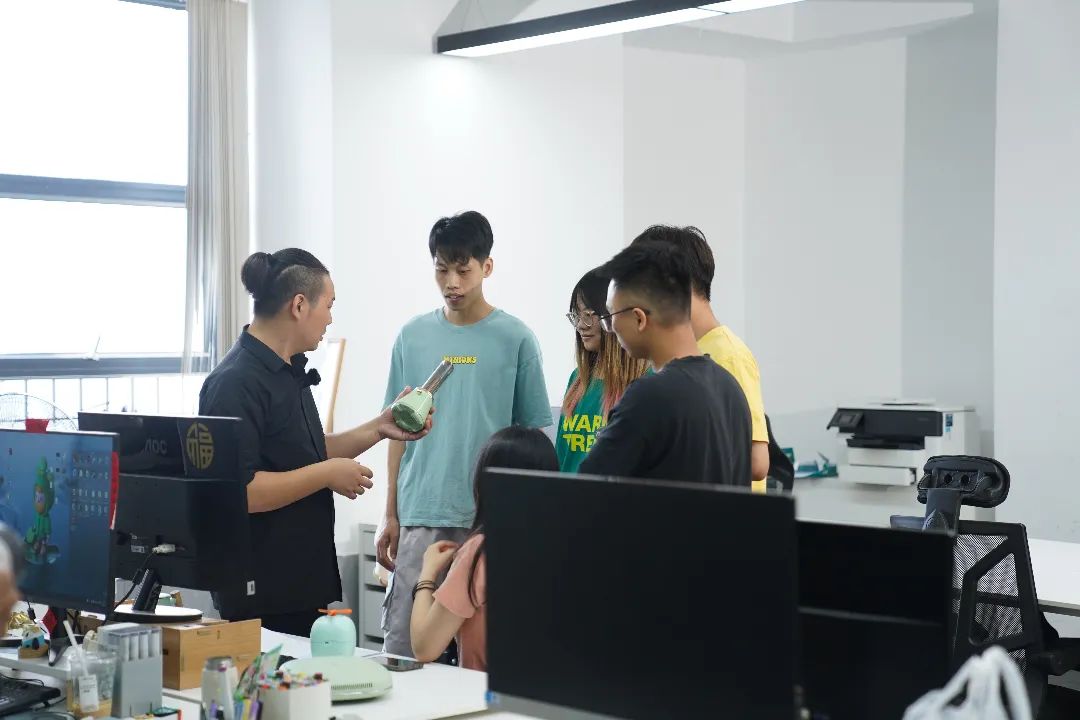 “解鎖”高科技！他這個設(shè)計拿下紅點獎 | 從800到8000，牢記囑托開新局⑩