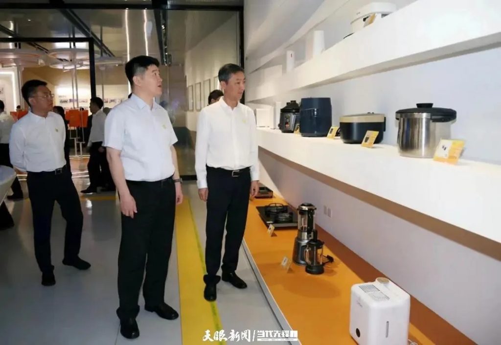 貴州黨政代表團考察設計城，深化粵黔創新與人才合作