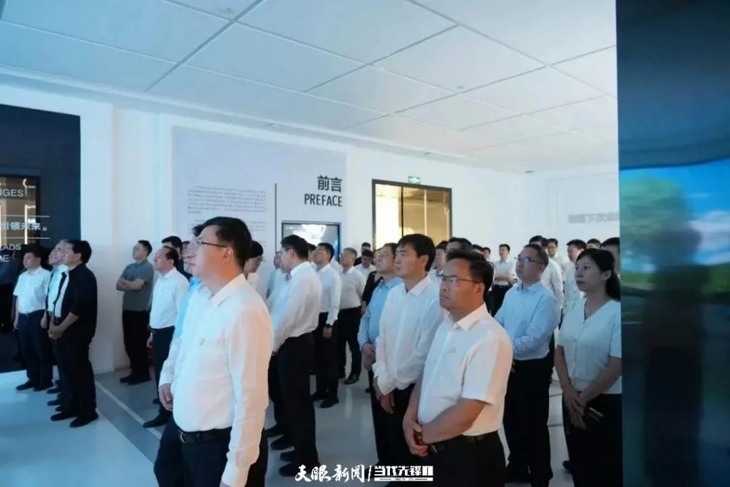 貴州黨政代表團考察設計城，深化粵黔創新與人才合作