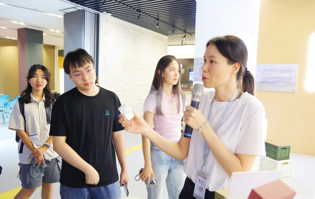 深化產(chǎn)學(xué)研交流 | 清華大學(xué)深圳國(guó)際研究生走進(jìn)設(shè)計(jì)城